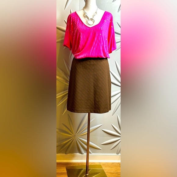 Trina Turk SZ 8 brown skirt with pink pin stripes. Waist 30” with side zip. - Picture 1 of 5